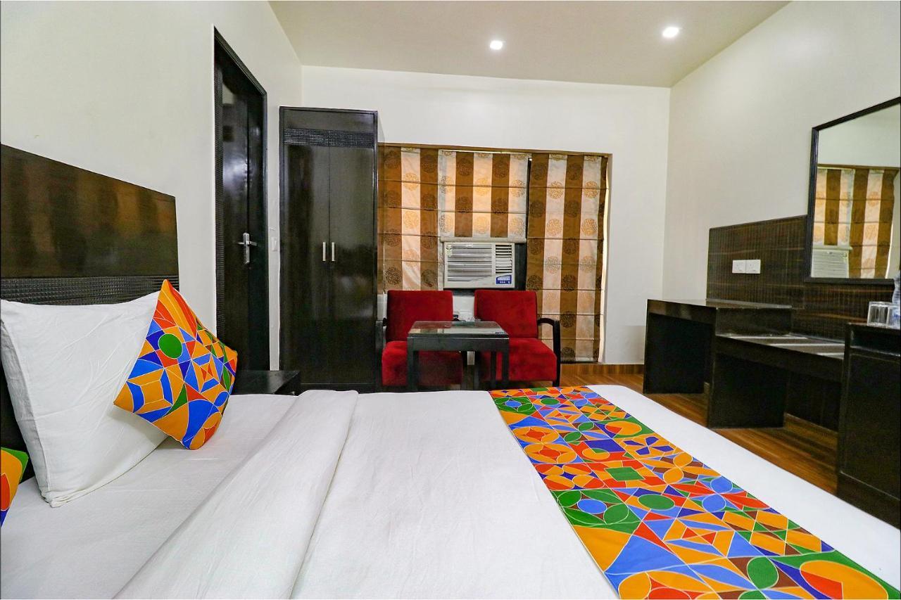แฟ็บโฮเทล ลา โอลา Hotel นิวเดลี ภายนอก รูปภาพ